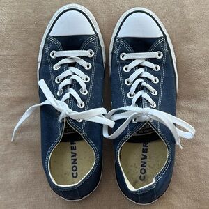 Low top navy blue converse!